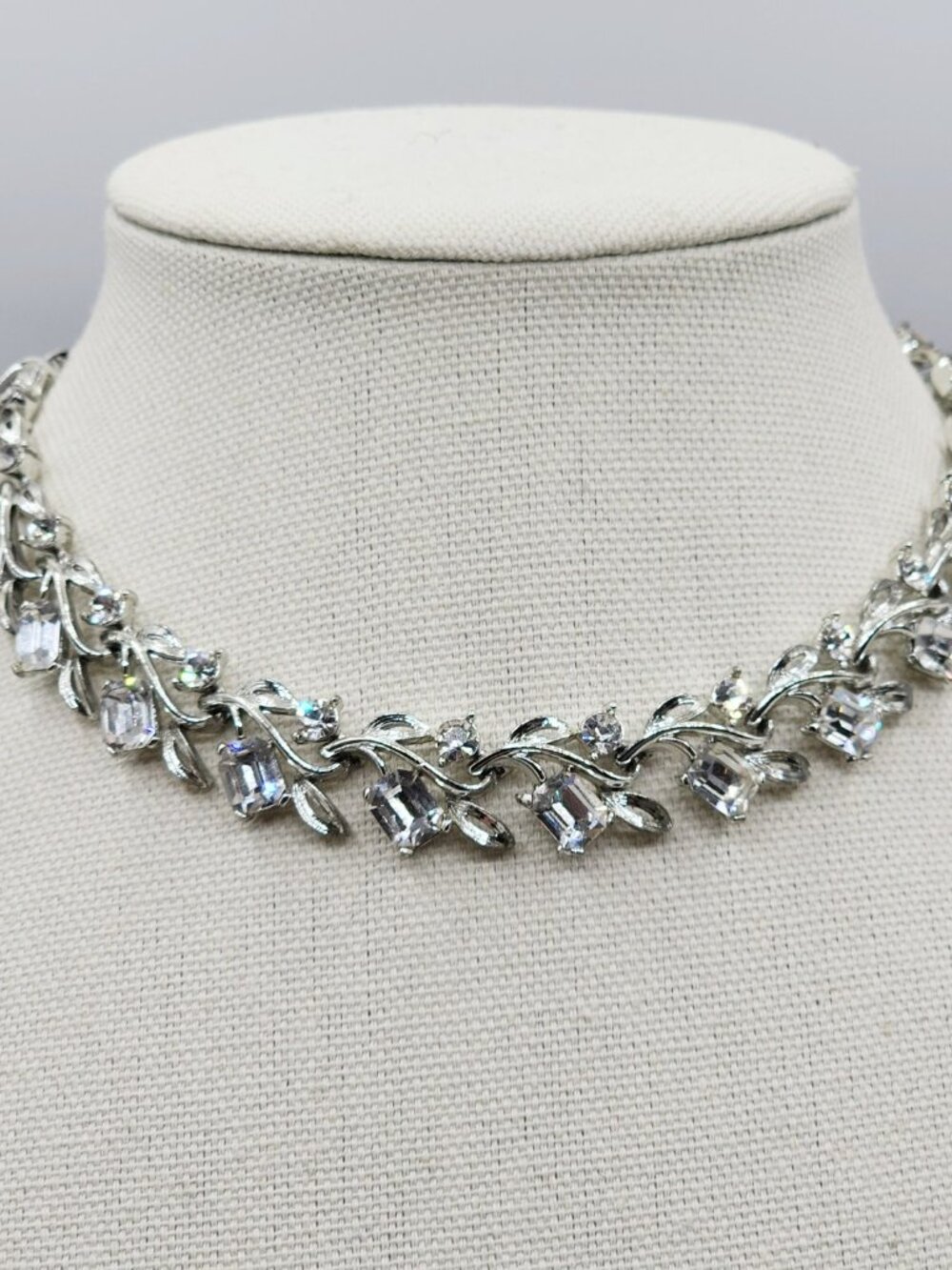 Vintage Lisner Silver Tone Leaf Motif Collar Necklace Choker Sparking Rhinestone
